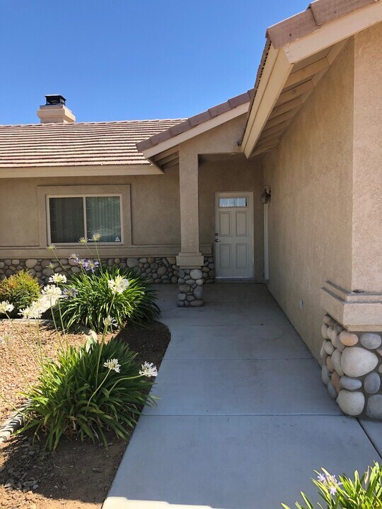 17685 Verde St in Hesperia, CA - Building Photo