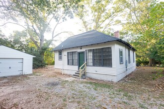 1033 W Broad St in Griffin, GA - Building Photo - Building Photo