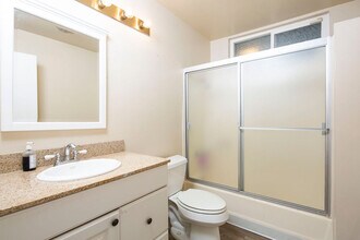 11916 GOSHEN Ave in Los Angeles, CA - Building Photo - Building Photo