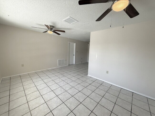 9739 Marlinton Ln in Port Richey, FL - Building Photo - Building Photo
