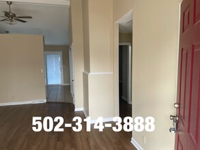 3744 Chamberlain Ct in Louisville, KY - Foto de edificio - Building Photo