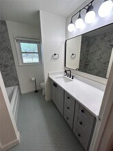 1003 W Bluebonnet Dr in San Marcos, TX - Building Photo - Building Photo