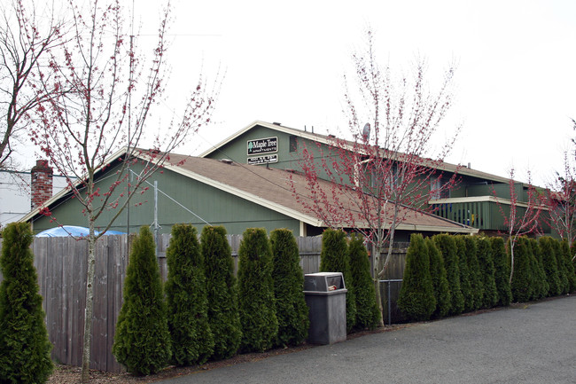 Maple Tree Apartments in Hillsboro, OR - Building Photo - Building Photo