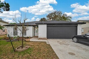 614 Northaire Dr in Houston, TX - Building Photo