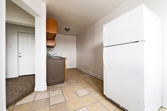 808 W 76th St 7542-52 S Halsted Chicago, IL 60620 in Chicago, IL - Foto de edificio - Building Photo