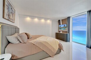 4001S S Ocean Dr in Hollywood, FL - Building Photo