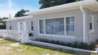 1820 Redbank Rd in North Palm Beach, FL - Building Photo