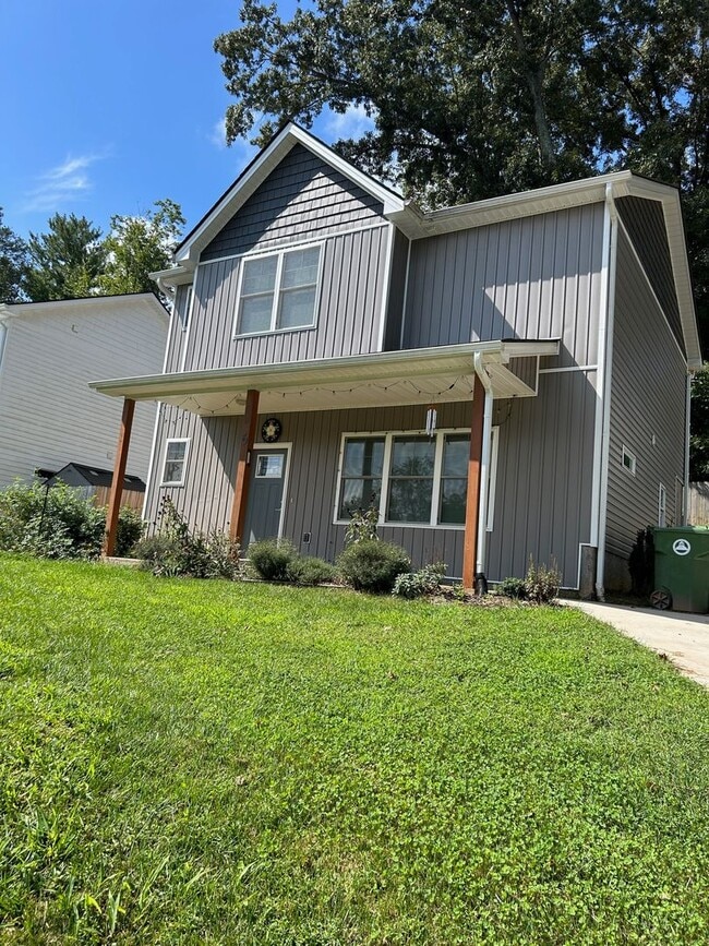 6 Shadowlawn Dr in Asheville, NC - Foto de edificio - Building Photo