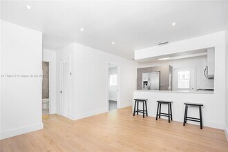 3340 NE 13th Ave-Unit -3340 in Oakland Park, FL - Foto de edificio - Building Photo