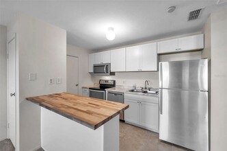 1400 Gandy Blvd N, Unit 507 in St. Petersburg, FL - Building Photo - Building Photo