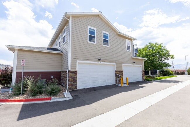 759 Robert St