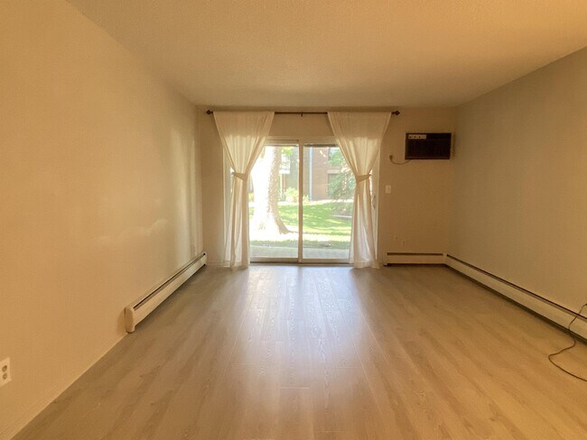 2800 Hamline Ave N in Roseville, MN - Building Photo - Building Photo