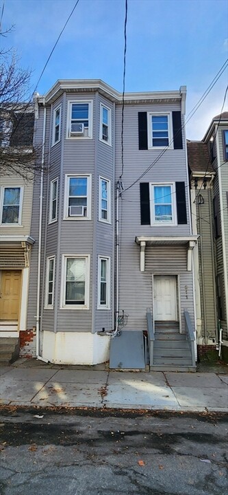 311 Saratoga St, Unit 311 in Boston, MA - Building Photo