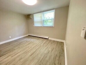 1301 Hoffman Ave in Des Moines, IA - Building Photo - Building Photo