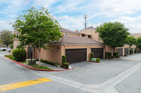 Stonewood Condominiums in Azusa, CA - Foto de edificio - Building Photo