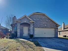611 Jennie Marie Cir in Ferris, TX - Building Photo