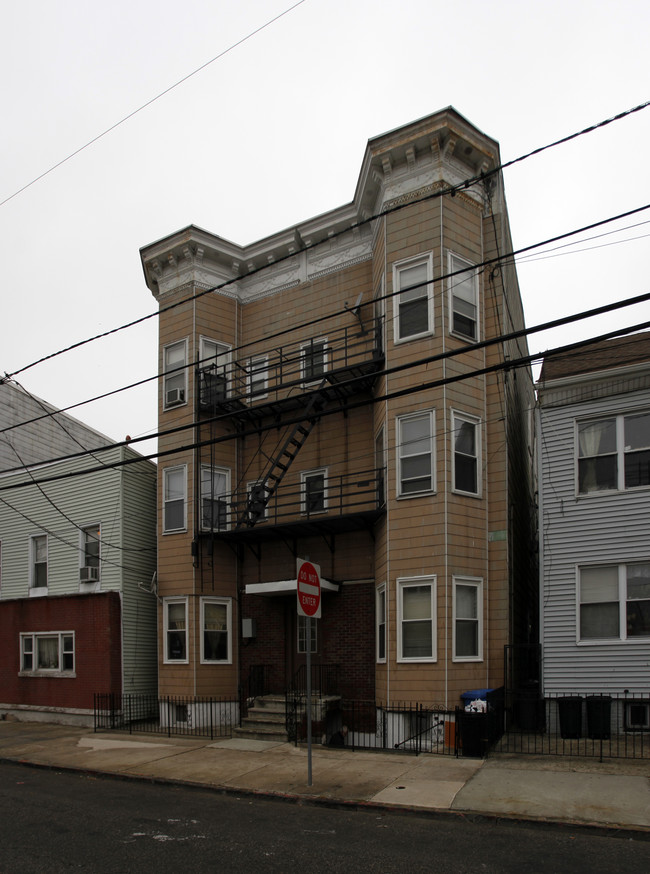 77-79 Sherman Ave in Jersey City, NJ - Building Photo - Building Photo