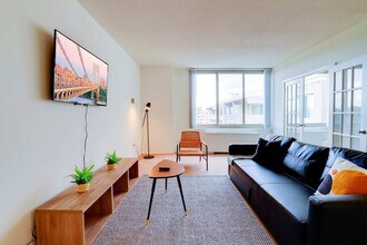 1600 S Eads St in Arlington, VA - Building Photo - Building Photo