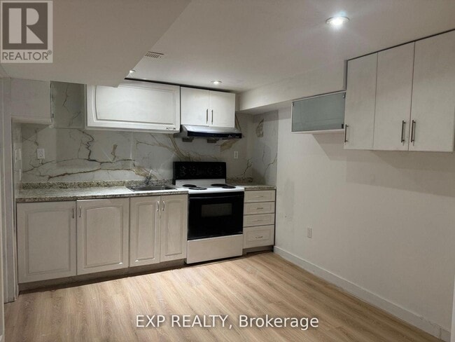 210 Church St in Georgina, ON - Building Photo - Building Photo