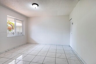 11501 NW 2nd St in Miami, FL - Building Photo - Building Photo