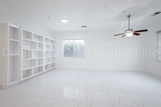 9613 Lake Superior Dr in Bakersfield, CA - Building Photo - Building Photo