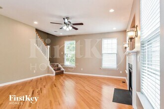 104 Jamestown Oaks Dr in Jamestown, NC - Building Photo - Building Photo