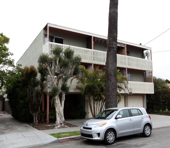 2215 E Florida St in Long Beach, CA - Building Photo - Building Photo