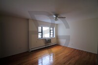 524 W Oakdale Ave, Unit 405 in Chicago, IL - Building Photo - Building Photo