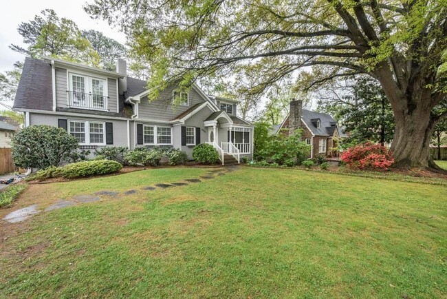 2855 Elliott Cir NE in Atlanta, GA - Foto de edificio - Building Photo