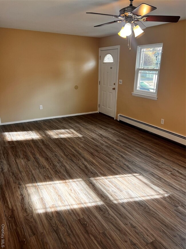 11 Park Manor Ct in Glen Cove, NY - Building Photo - Building Photo