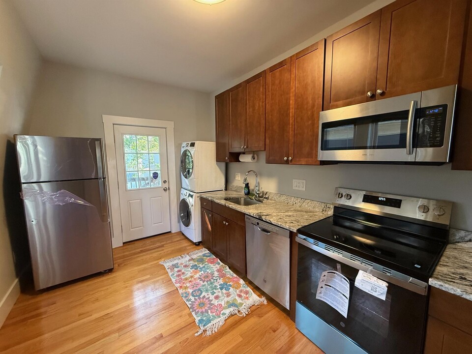 7 Leyden Ave, Unit 2 in Medford, MA - Building Photo