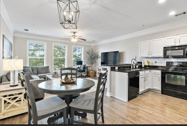 2310 Elliott Ave in Nashville, TN - Foto de edificio - Building Photo