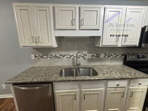 505 Meadowland Ct in Hope Mills, NC - Building Photo - Building Photo