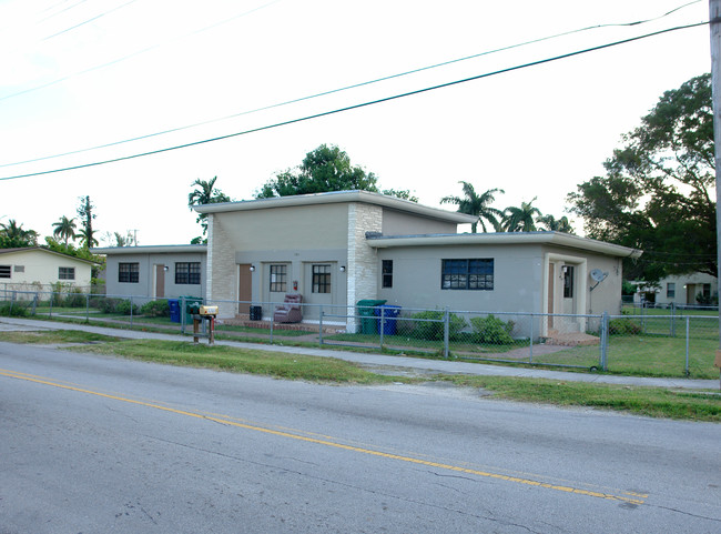 1301 NE 110th St in Miami, FL - Building Photo - Building Photo