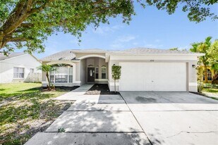 1216 Grassy Meadow Pl in Brandon, FL - Building Photo