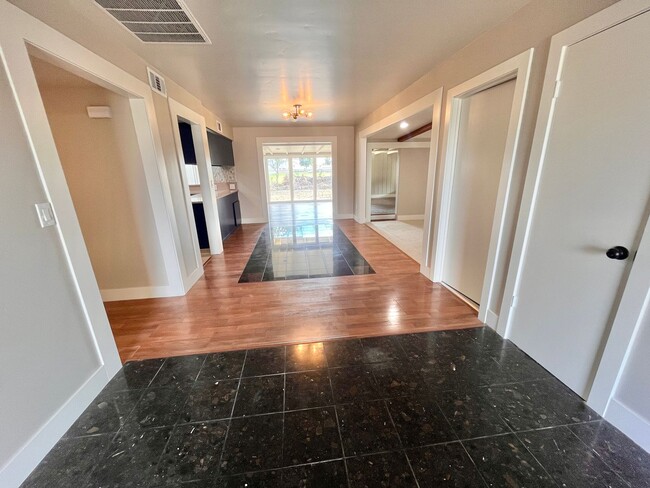 1838 Hillview Dr in Los Banos, CA - Building Photo - Building Photo