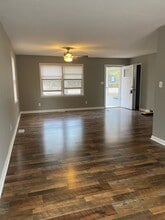 106 Aldrin St in Tullahoma, TN - Building Photo - Building Photo