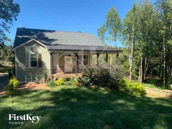 102 Jefferson Dr in Locust, NC - Building Photo