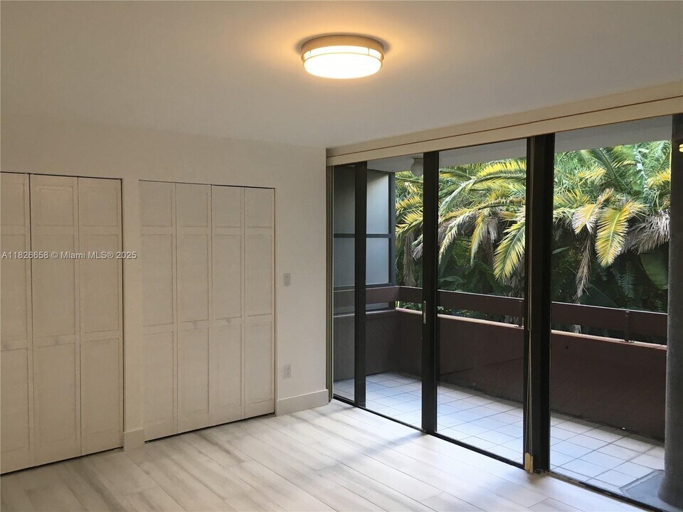 2180 Brickell Ave in Miami, FL - Building Photo