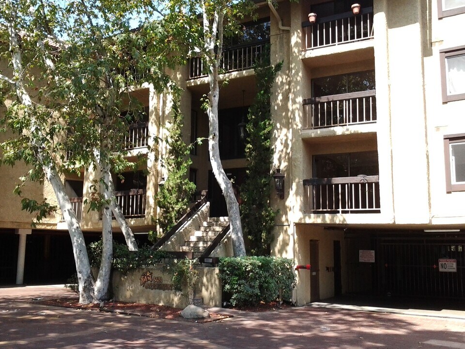 3481 Stancrest Dr in Glendale, CA - Building Photo