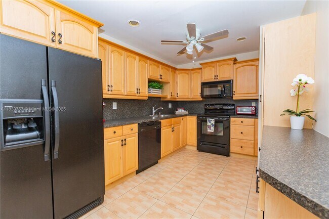 1055 NW 83rd Ave in Plantation, FL - Building Photo - Building Photo