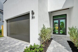 901 Upland Rd in West Palm Beach, FL - Building Photo - Building Photo