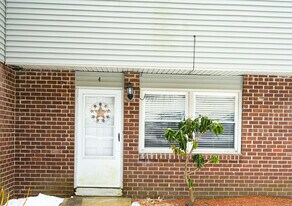 139 S Main St in Laconia, NH - Building Photo