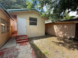 906 SW 14th Ave in Miami, FL - Building Photo