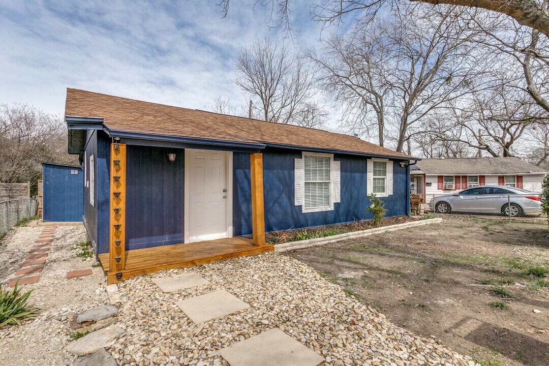 237 Conner Plaza in Lewisville, TX - Building Photo