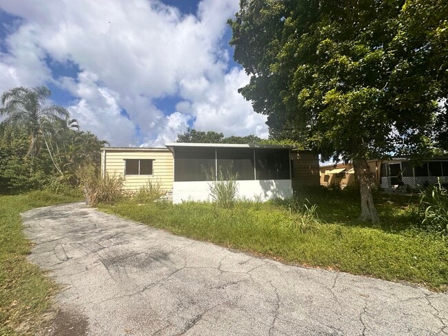 property at 11898 Cove Pl
