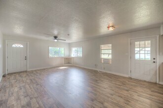 185 11th St in Onalaska, TX - Building Photo - Building Photo