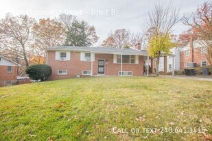 9007 Pinehurst Dr in Fort Washington, MD - Building Photo