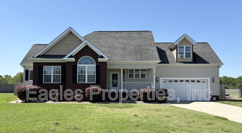 121 Willowbrook Dr in Pikeville, NC - Building Photo