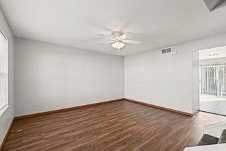 219 Crossing Dr in Normal, IL - Building Photo - Building Photo